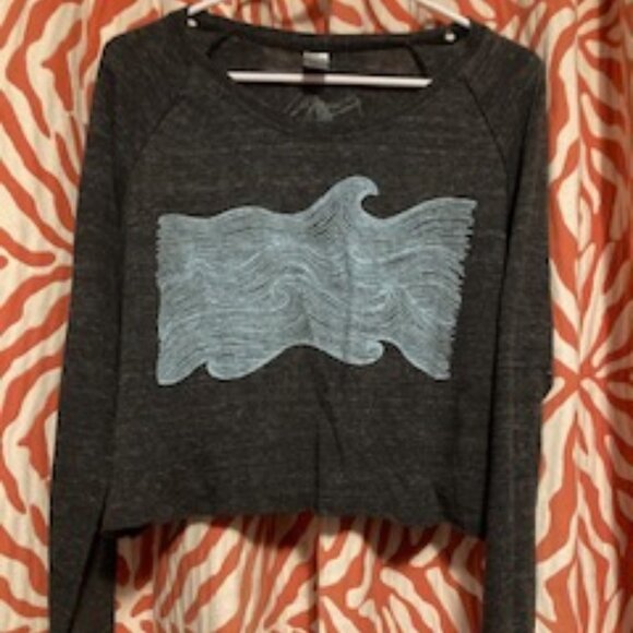 Dark Gray long Sleeve T-shirt with Blue Wave and Fish graphics, cropped, size xl - Picture 5 of 6